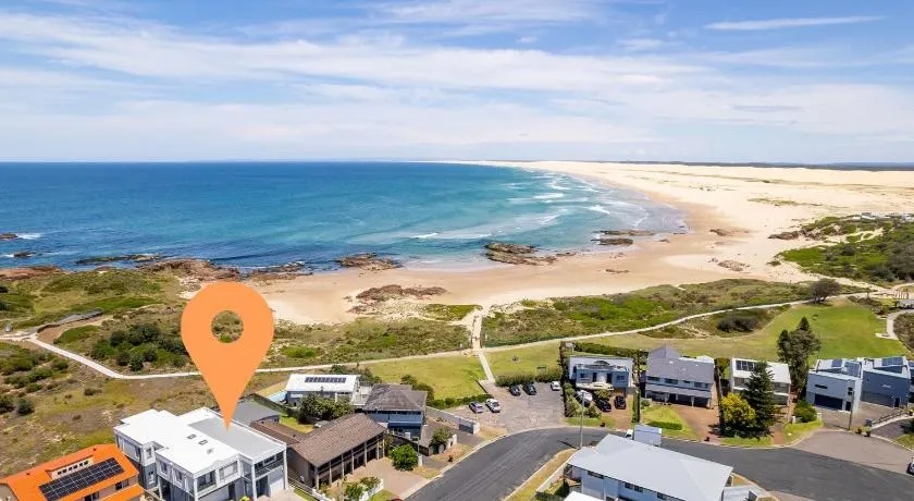 Birubi First Wave, 45a Ocean Ave - pet friendly, waterfront, waterviews, air con, Wi-Fi - Image 1