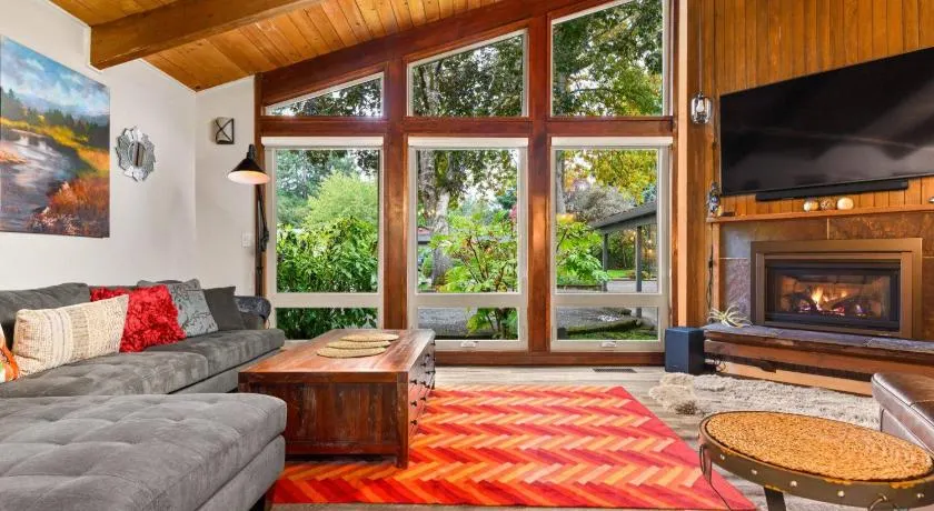 Beaverton Highlands Retreat - Image 1