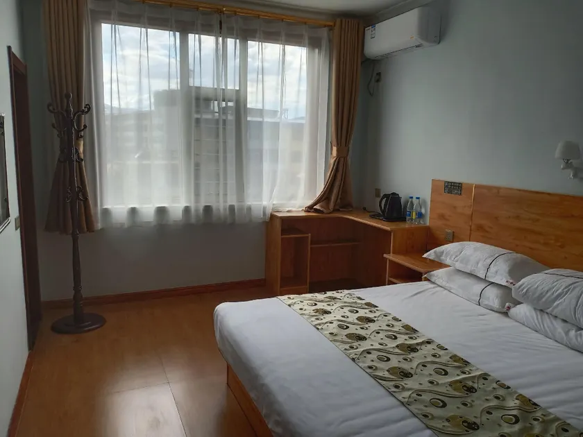 Li Zi Express Hotel - Image 1