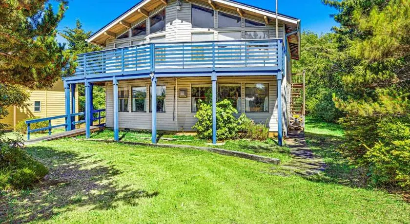 Cozy Copalis Beach Cottage Escape - Image 1