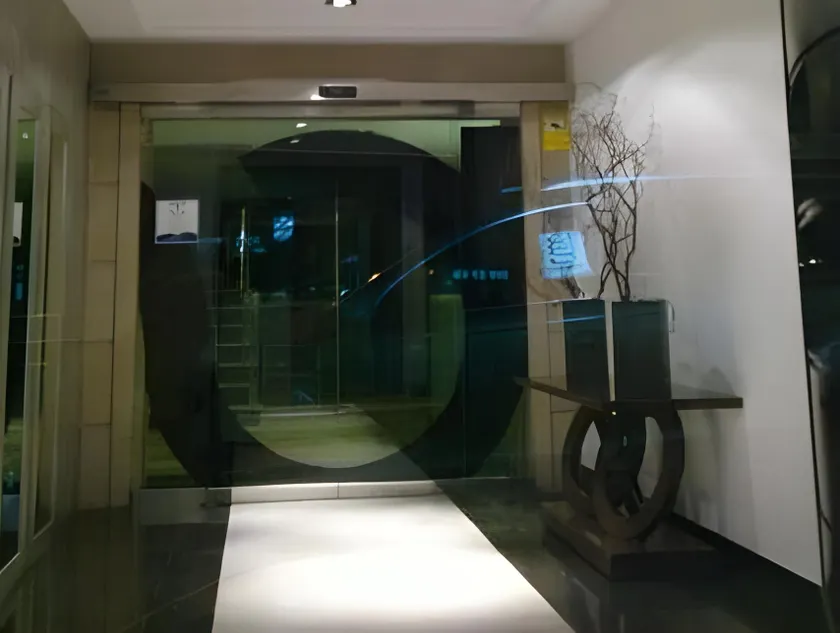 Hotel Room - Image 1