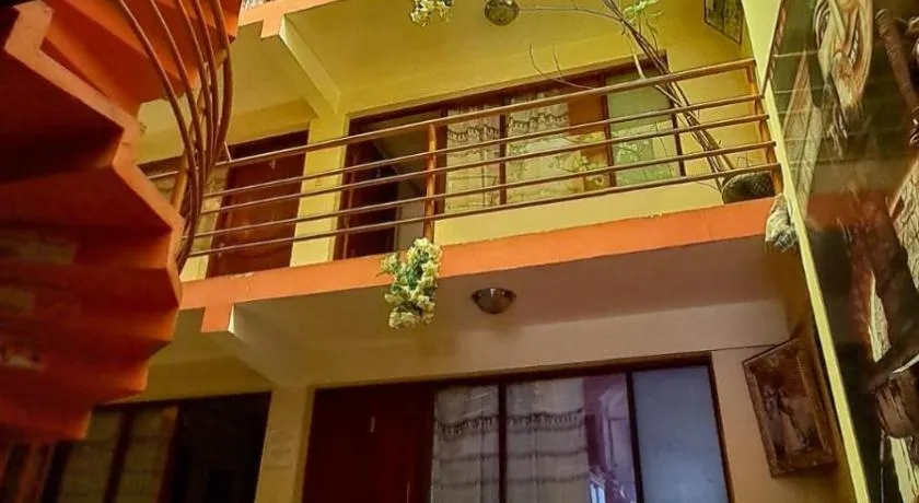 Hostal La Realeza - Image 1