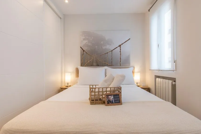 Fee4Me. Elegant flat a few minutes from Atocha. - Image 1