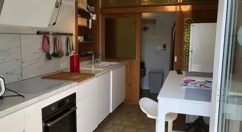 Apartment in Gelb, mit Balkon, Kamin, 50 Schritte zu Radweg, ideal for Long Stay, 4 Singles in Single Rooms - Image 1