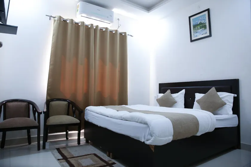 HOTEL SATYA - Image 1