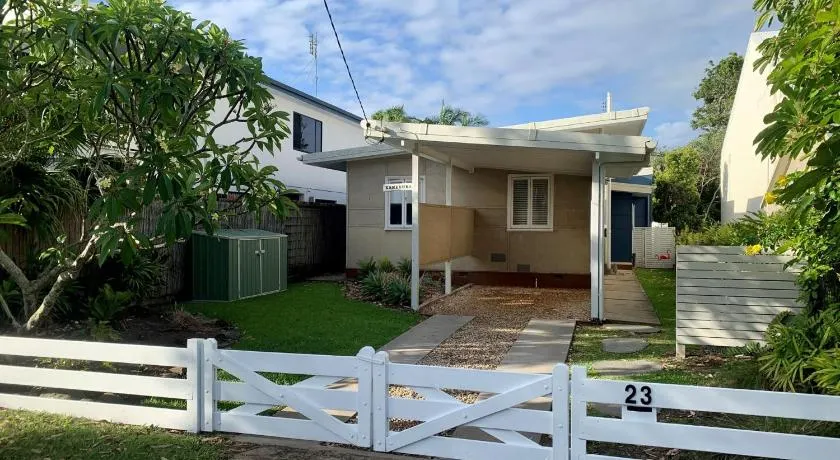 23 Bryce St Moffat Beach - Image 1