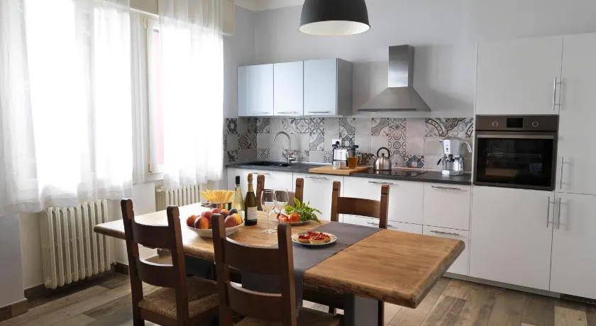GINEVRA'S COUNTRY HOME - Image 1