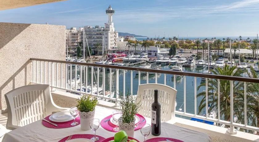 Apart-rent Apartamento Port Grec 0175 vista al canal y al mar - Image 1