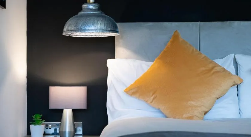 Studio Apartment - Perfect for Contractors and Short & Long Term Stays - Free WIFI - Free Parking - Extra Bed - Full Kitchen - Image 1