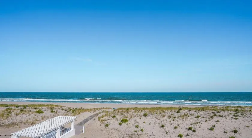 Spray Beach Oceanfront Hotel - Image 1