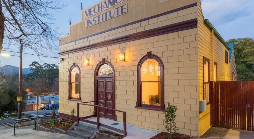 The Old Mechanics - Image 1