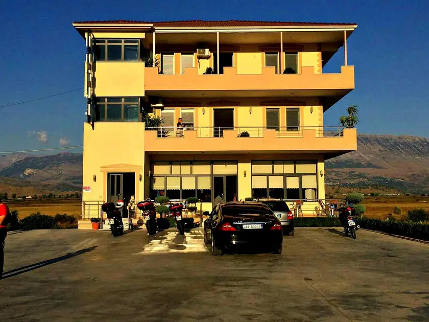 Hotel Selfo - Image 1