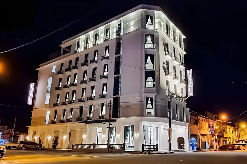 VISTA HOTEL - Image 1