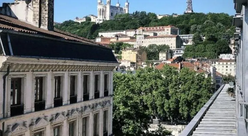 Celect'In Lyon Suites climatisées SkyView - Image 1