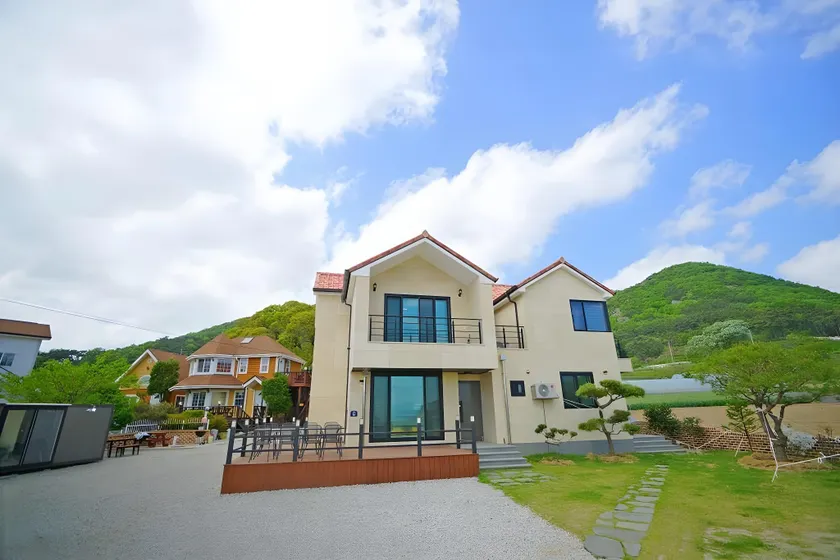 Buan Mohang Pension - Image 1
