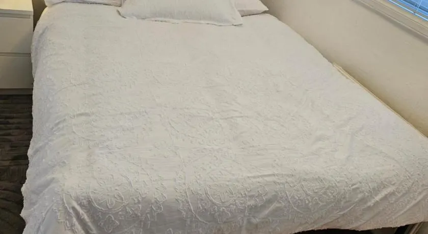 Double room available - Image 1