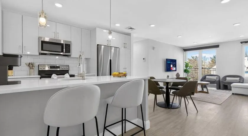 Luxe 3BD allston - Image 1