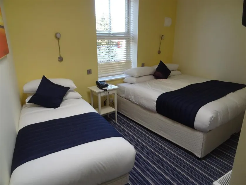 Hotel Unique - Image 1