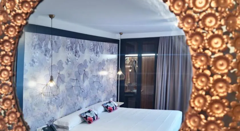 Hotel Suites Moma Centro - Image 1