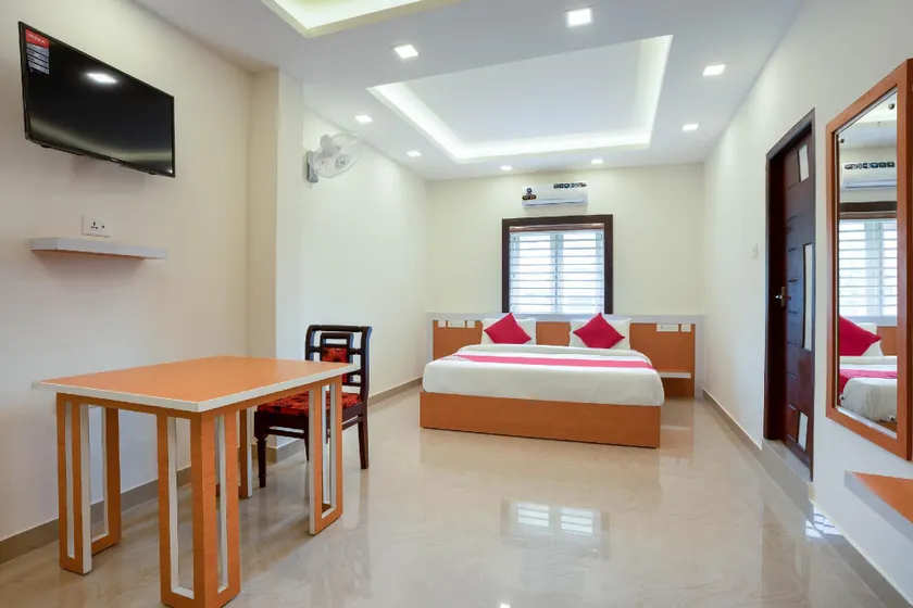 OYO 42688   Adora Hotel Fathima Palace - Image 1