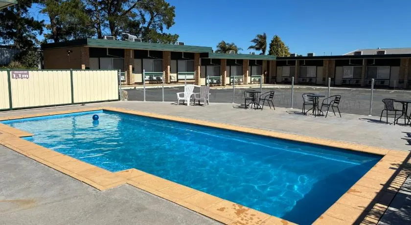 Hi Way Eight Motor Inn - Image 1