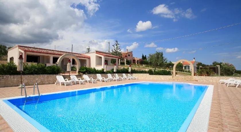 B&B Hibiscus - Image 1