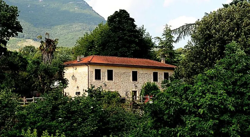 COUNTRY HOUSE - Image 1