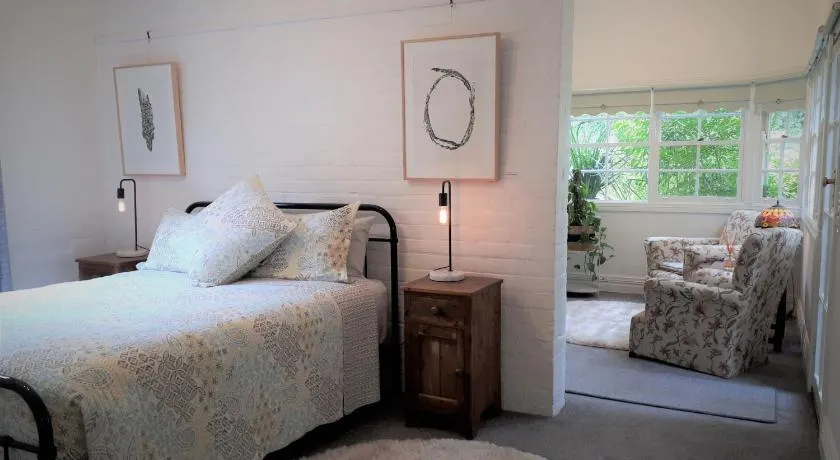 The old Chiltern bank BnB - Image 1