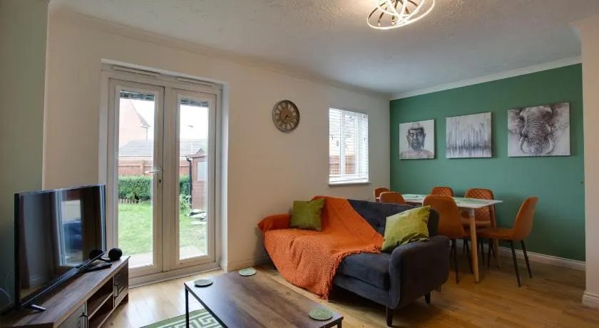 ST AUSTELL - Spacious Home, High Speed Wi-Fi, Free Parking, Garden - Image 1