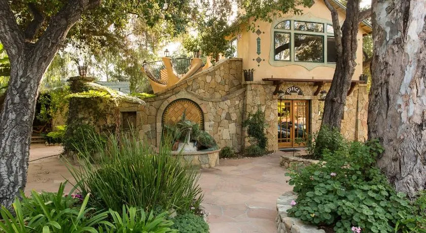The Emerald Iguana Inn - Image 1