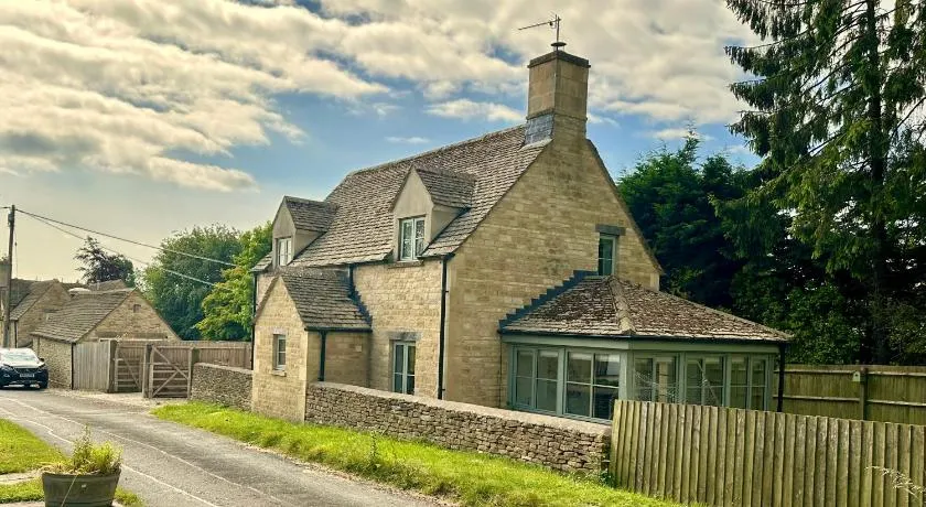 Holly Cottage - Image 1