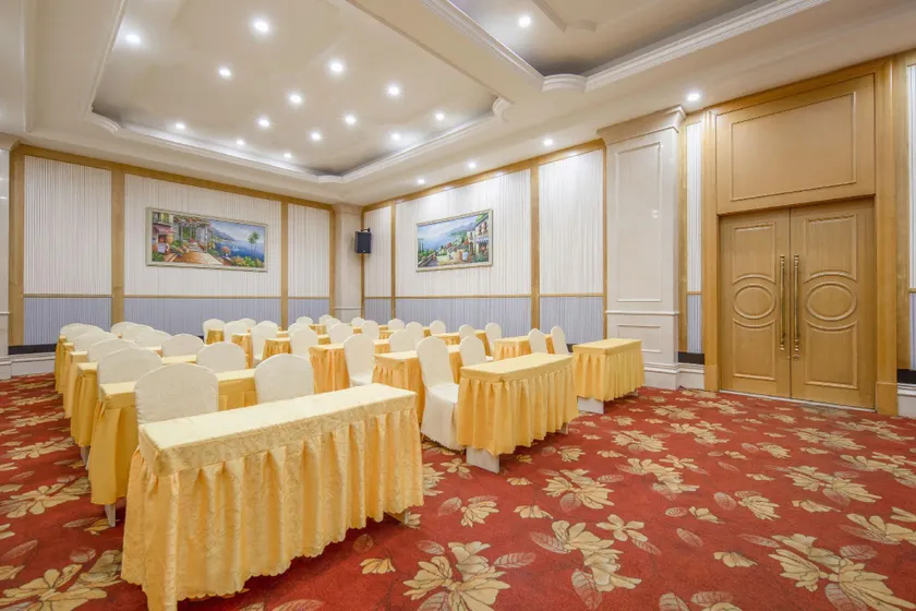 Vienna International Hotel Shanghai Pujiang - Image 1