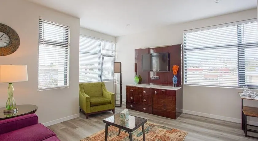 One Bedroom Apartment with Luxurious Furnitures - Image 1