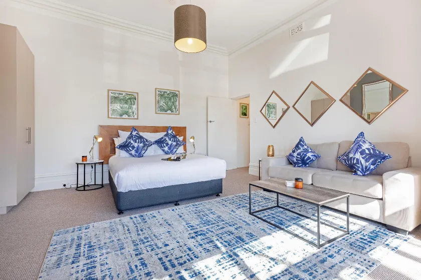 Sun Drenched Ground Floor Studio with Patio - Image 1