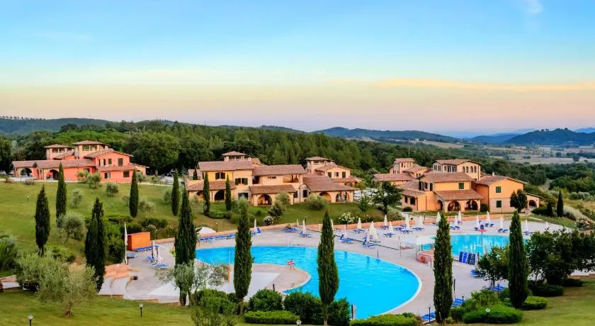 Hotel with swimming pool immersed in the typical Tuscan countryside just 5 minutes from Massa Marittima - Image 1