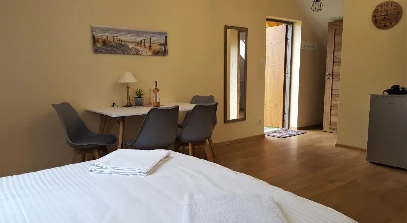 Apartament przy Brzozowej Polanie w okolicy morza i jeziora z własnym ogródkiem - Image 1