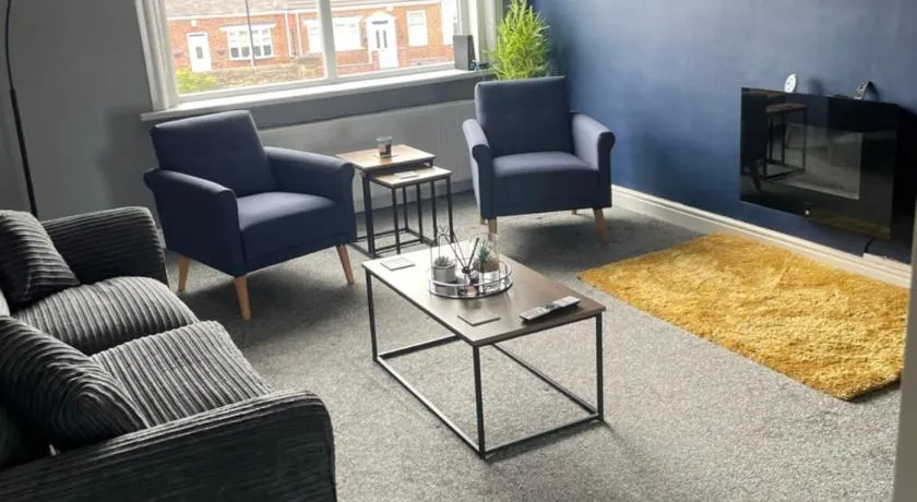 Affordable Luxury 1 Stunning apartment Sunderland close to City centre hospital Crown Works Studio and Nissan - Image 1