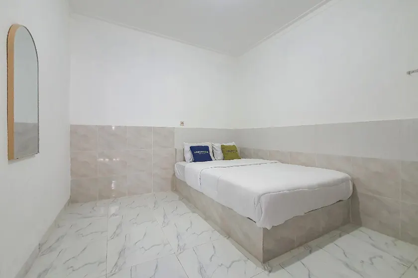 Urbanview Aurel House Cirebon - Image 1