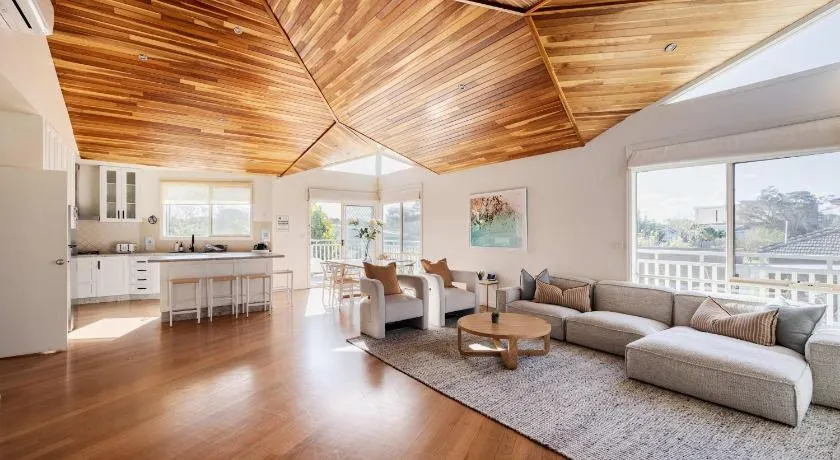 Blairgowrie Beachside Retreat Solar Heated Pool - Image 1