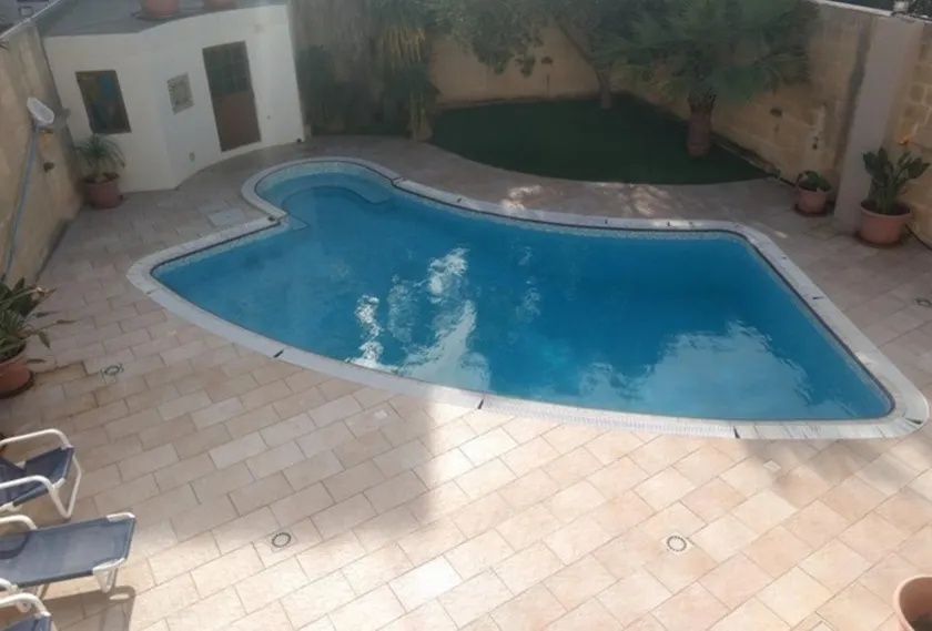 Fully AC, 4 Bed. detached property with pool - Image 1