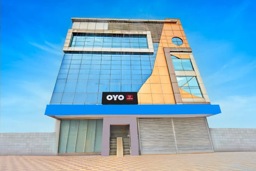 Hotel O SLN GRAND INN - Image 1