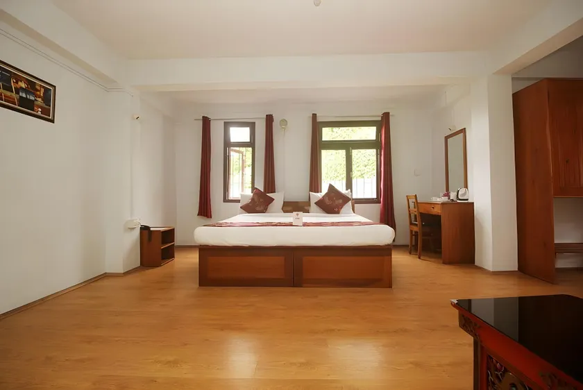 Tateng Retreat Near MG Marg - Image 1