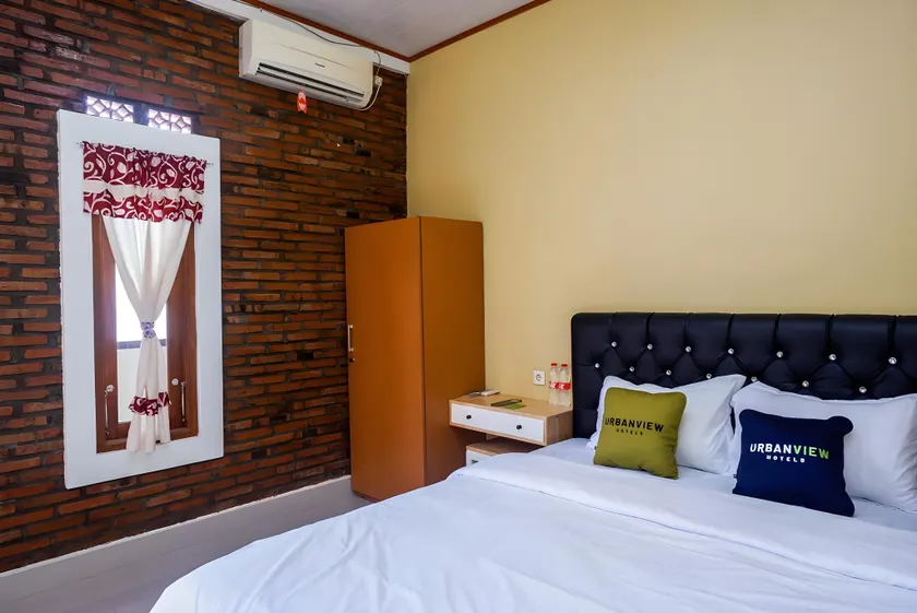 Urbanview Hotel Telu Wolu Monjali by RedDoorz - Image 1