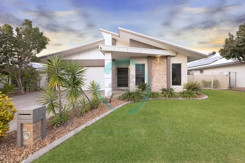 Zenhouse: 4BR Stylish Work/Family Home in Muirhead - Image 1