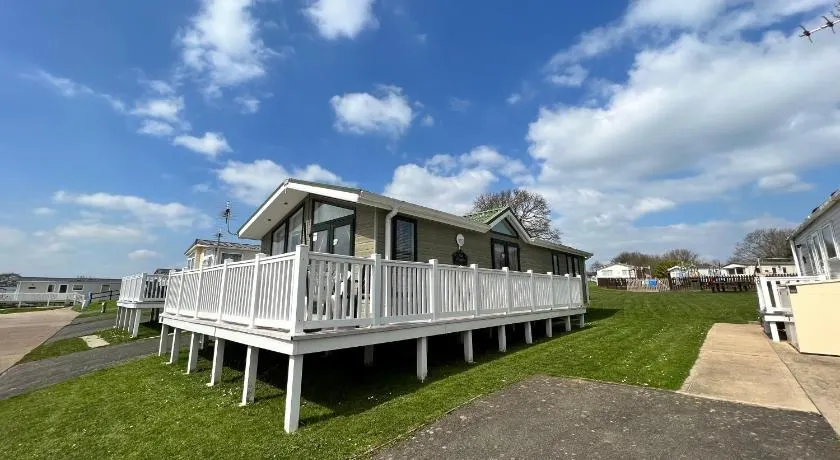 2 Bedroom Lodge TH35, Nodes Point, St Helens, Isle of Wight - Image 1