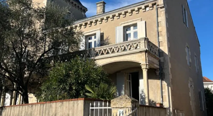 La Tour du Maine - Manoir de caractère du XIXe siècle avec chambres élégantes - confort moderne - jardin et parking privé - Image 1