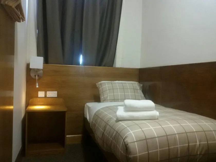 Douglas Hotel - Image 1