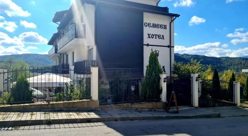 Family Hotel Bela - Image 1