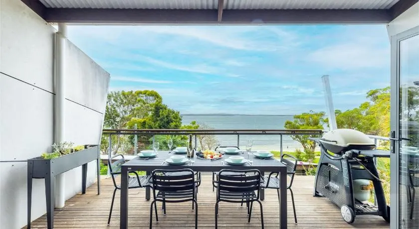 Dutchies By The Sea, 2 61 Christmas Bush Ave - Spectacular views, close to the beach, Wi-Fi - Image 1