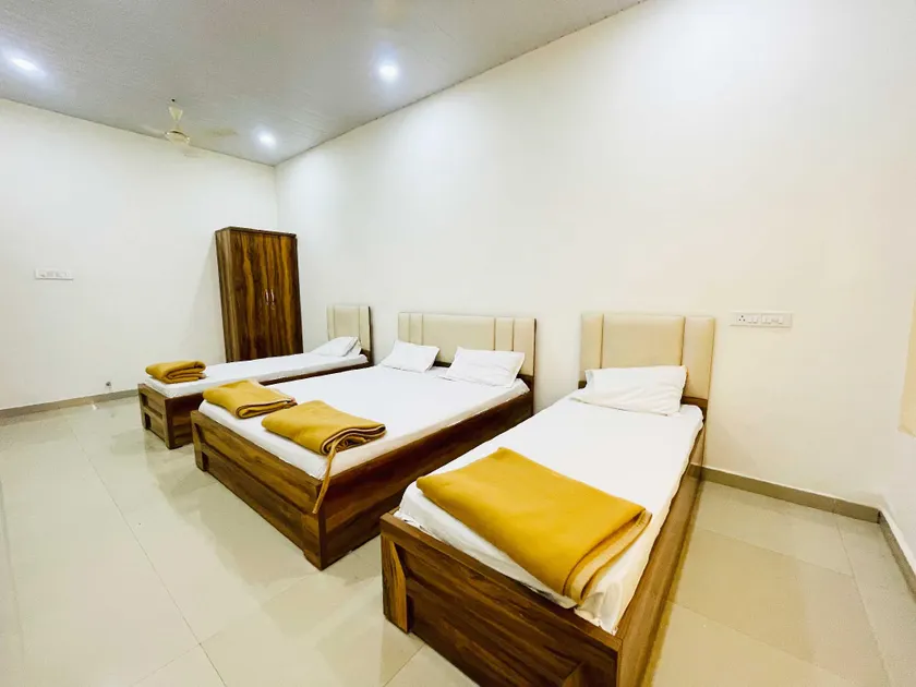 Hotel Amit Cafe and Lodging Bhimashankar - Image 1